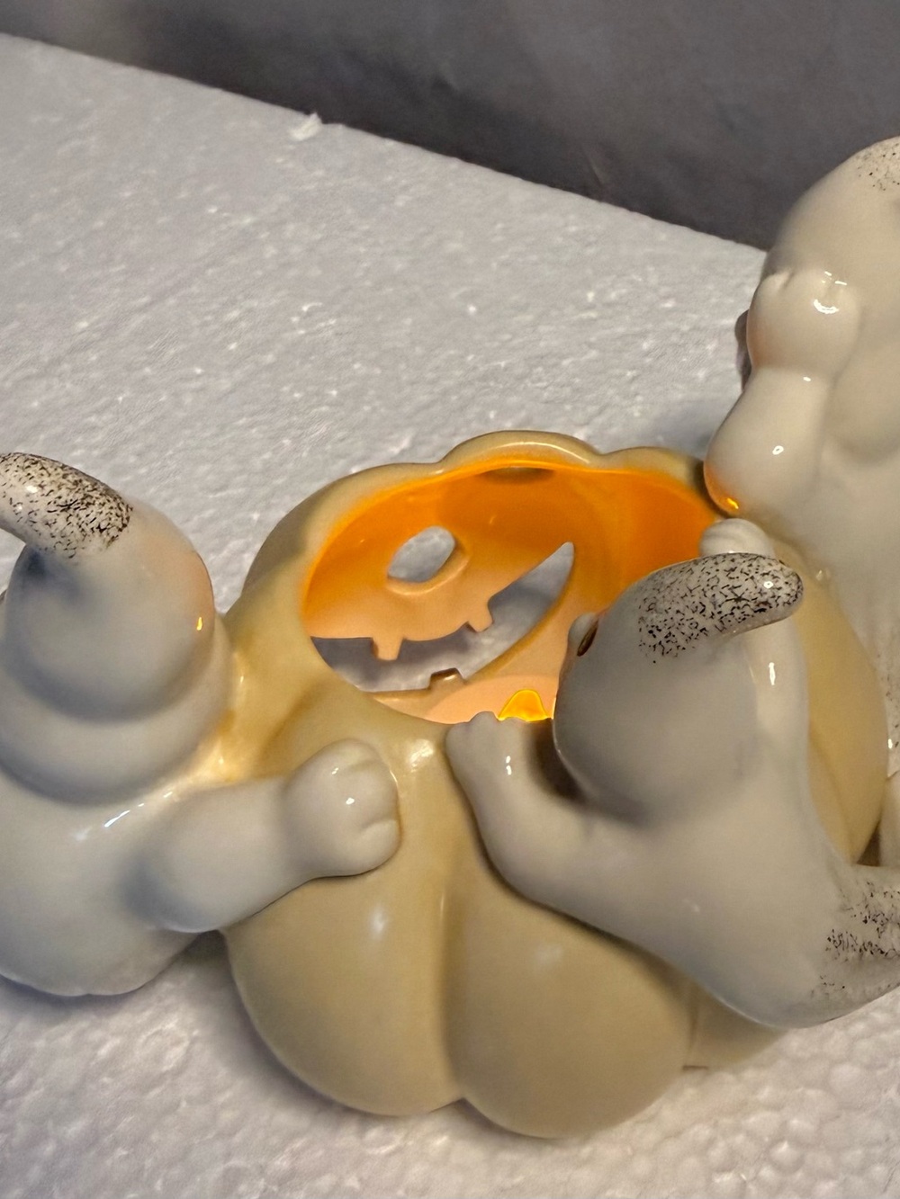 Lenox Vintage Halloween Ghost Trio
Pumpkin Tealight Candle Holder Like New - Picture 7 of 9
